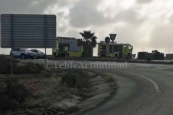 Vuelco de un camión en la rotonda de El Mirador (Foto TA)